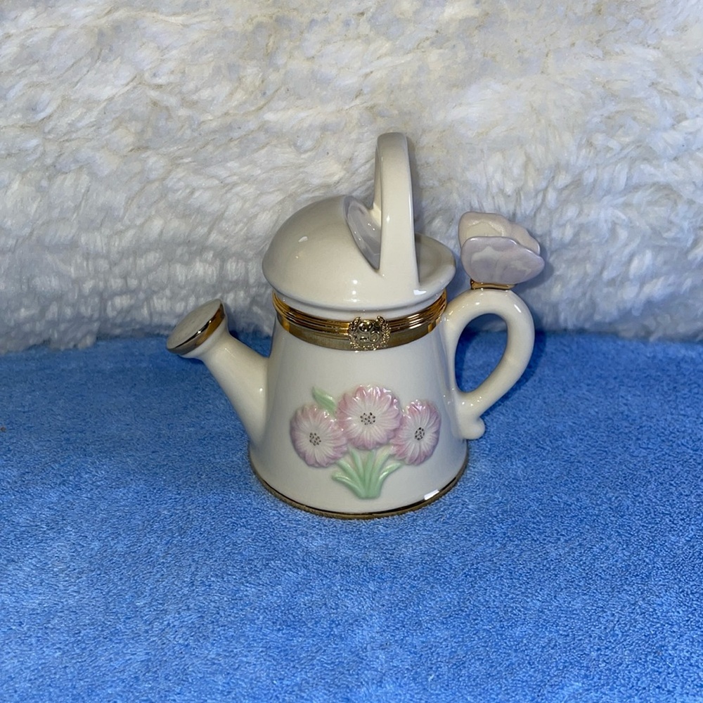 Vintage LENOX Treasures Treasure Box.